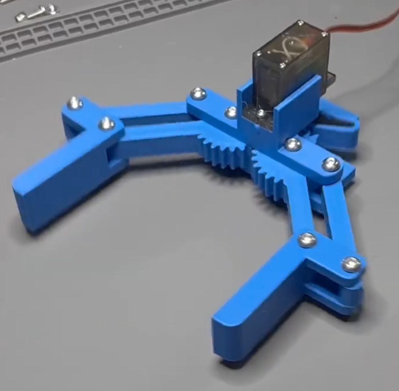 3D printed gripper with servo motor